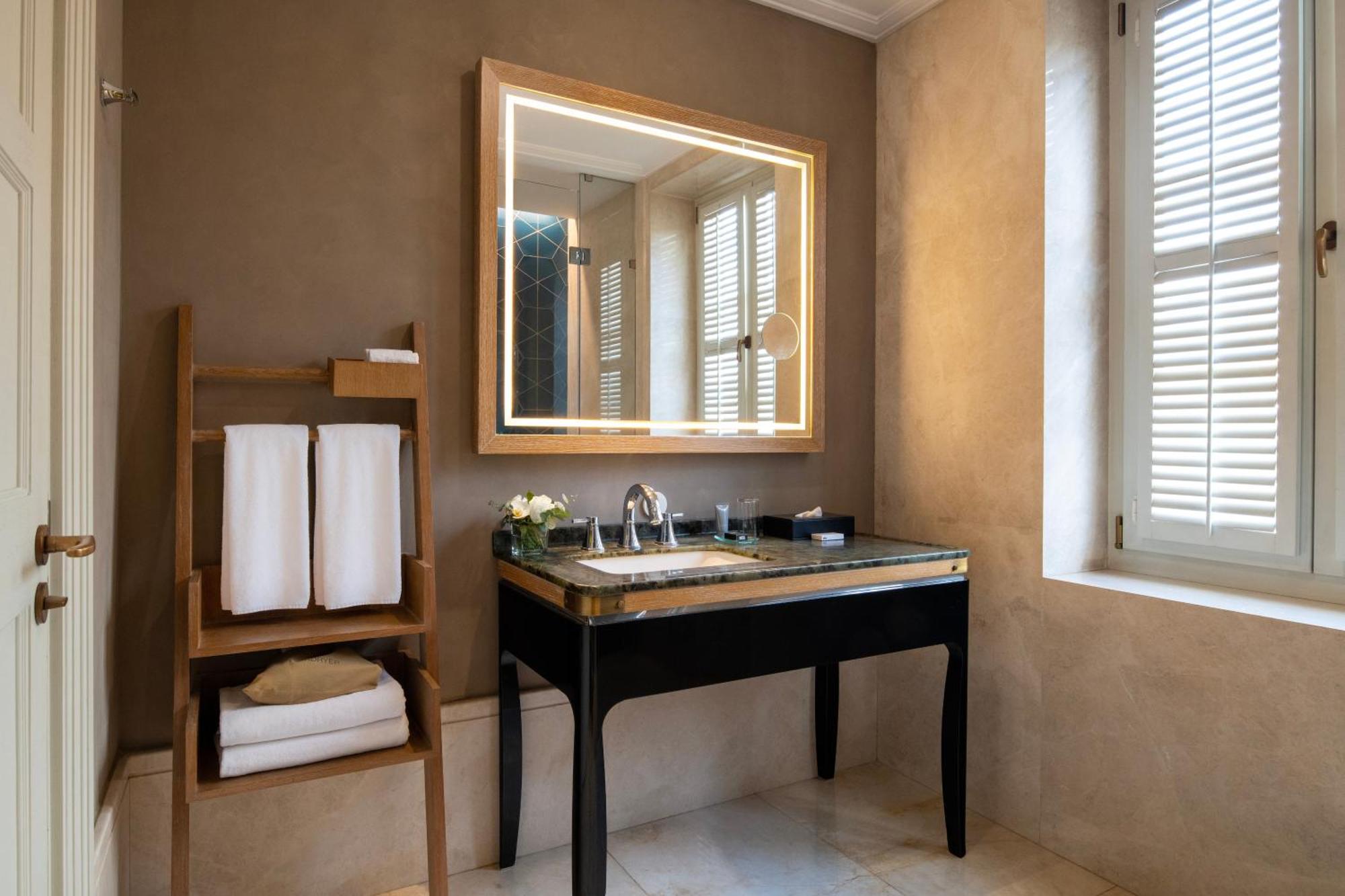 فندق 10 كاراكوي اسطنبول الغرفة الصورة Bathroom