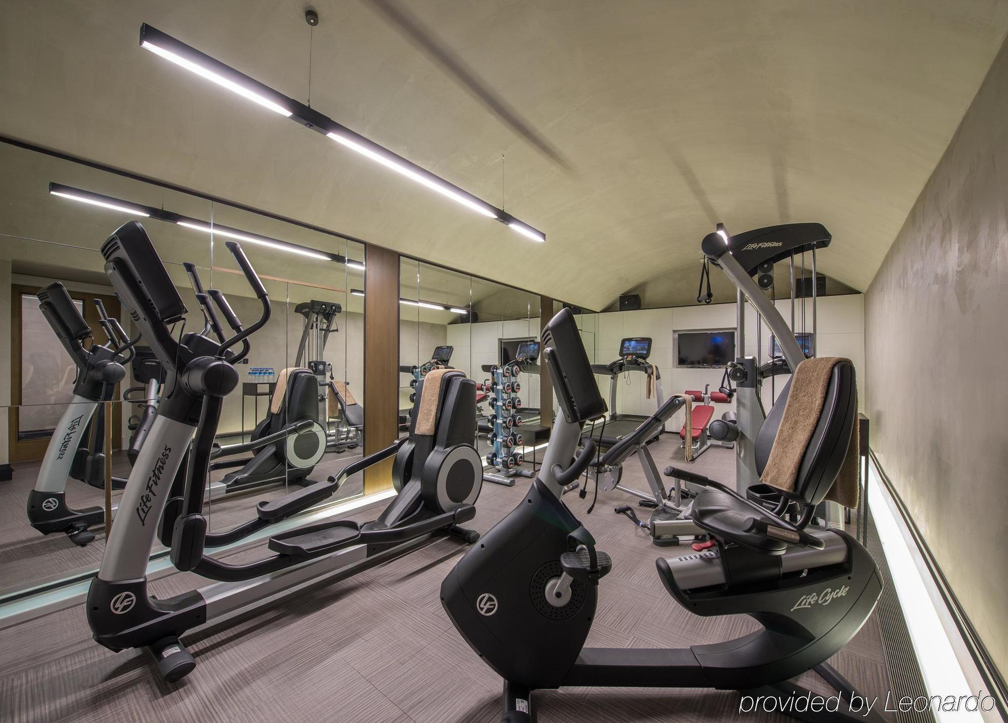 فندق 10 كاراكوي اسطنبول المظهر الخارجي الصورة The gym at the hotel