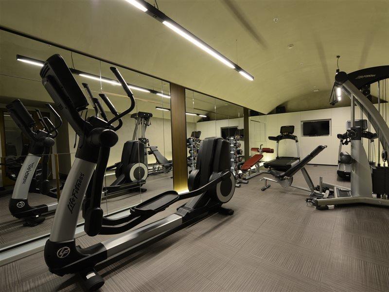 فندق 10 كاراكوي اسطنبول المظهر الخارجي الصورة The gym at the hotel