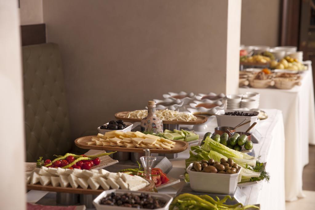 فندق 10 كاراكوي اسطنبول المظهر الخارجي الصورة A buffet