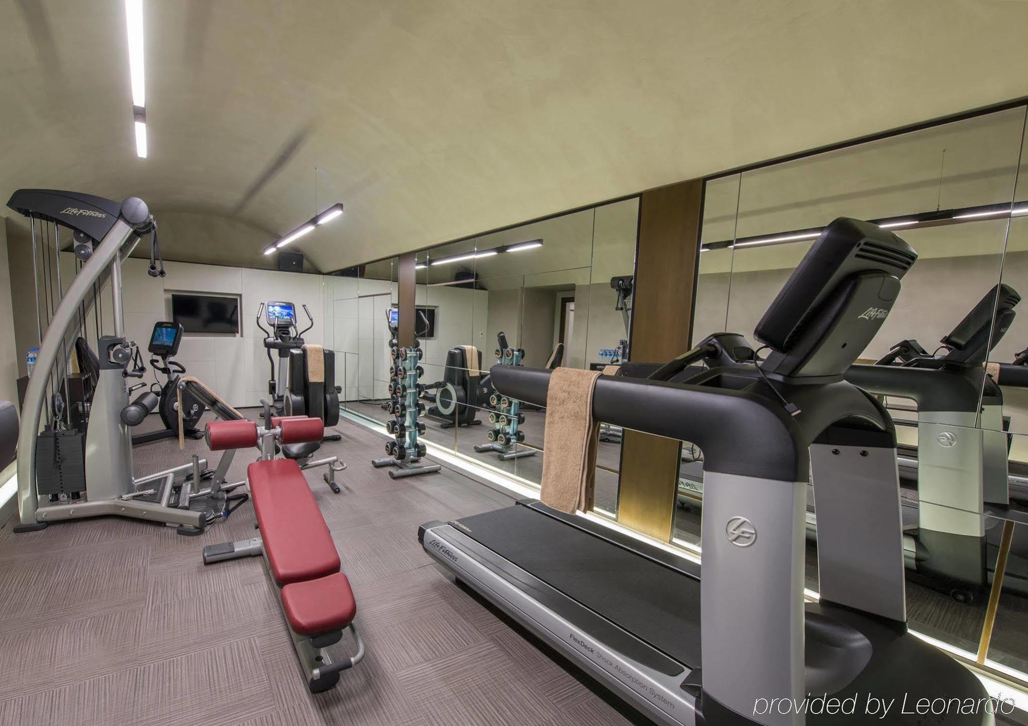 فندق 10 كاراكوي اسطنبول المظهر الخارجي الصورة The gym at the hotel