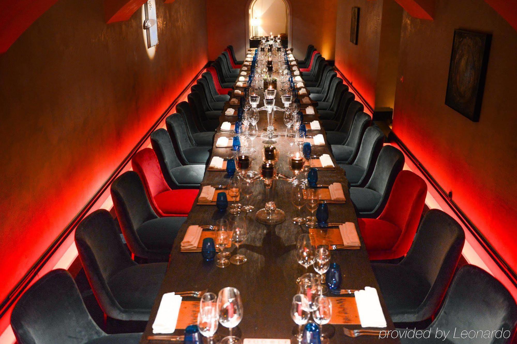 فندق 10 كاراكوي اسطنبول المظهر الخارجي الصورة The interior of the restaurant