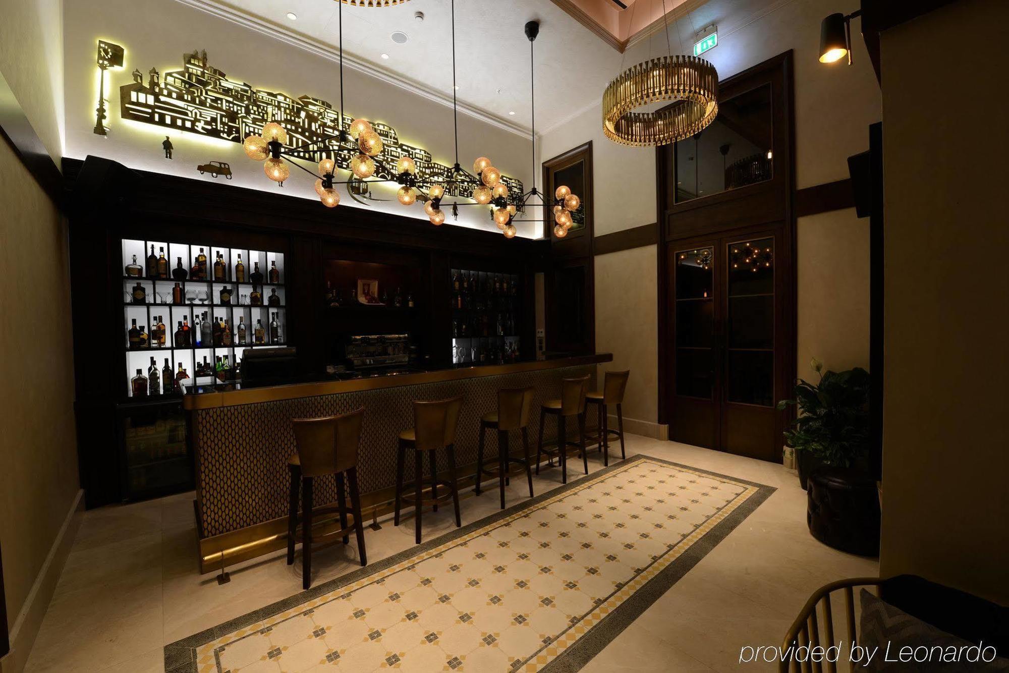 فندق 10 كاراكوي اسطنبول المظهر الخارجي الصورة The bar at the hotel