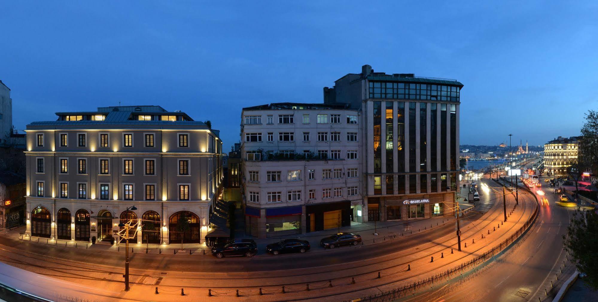 فندق 10 كاراكوي اسطنبول المظهر الخارجي الصورة The building of the National Bank of Serbia